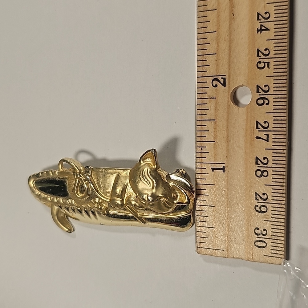 Cat in a shoe Brooch - Picture 8 of 8